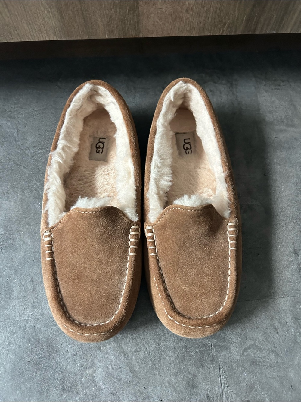 UGG Ansley Moccasin Slip-On Slippers Women’s 8 Chestnut EUC - Picture 3 of 7